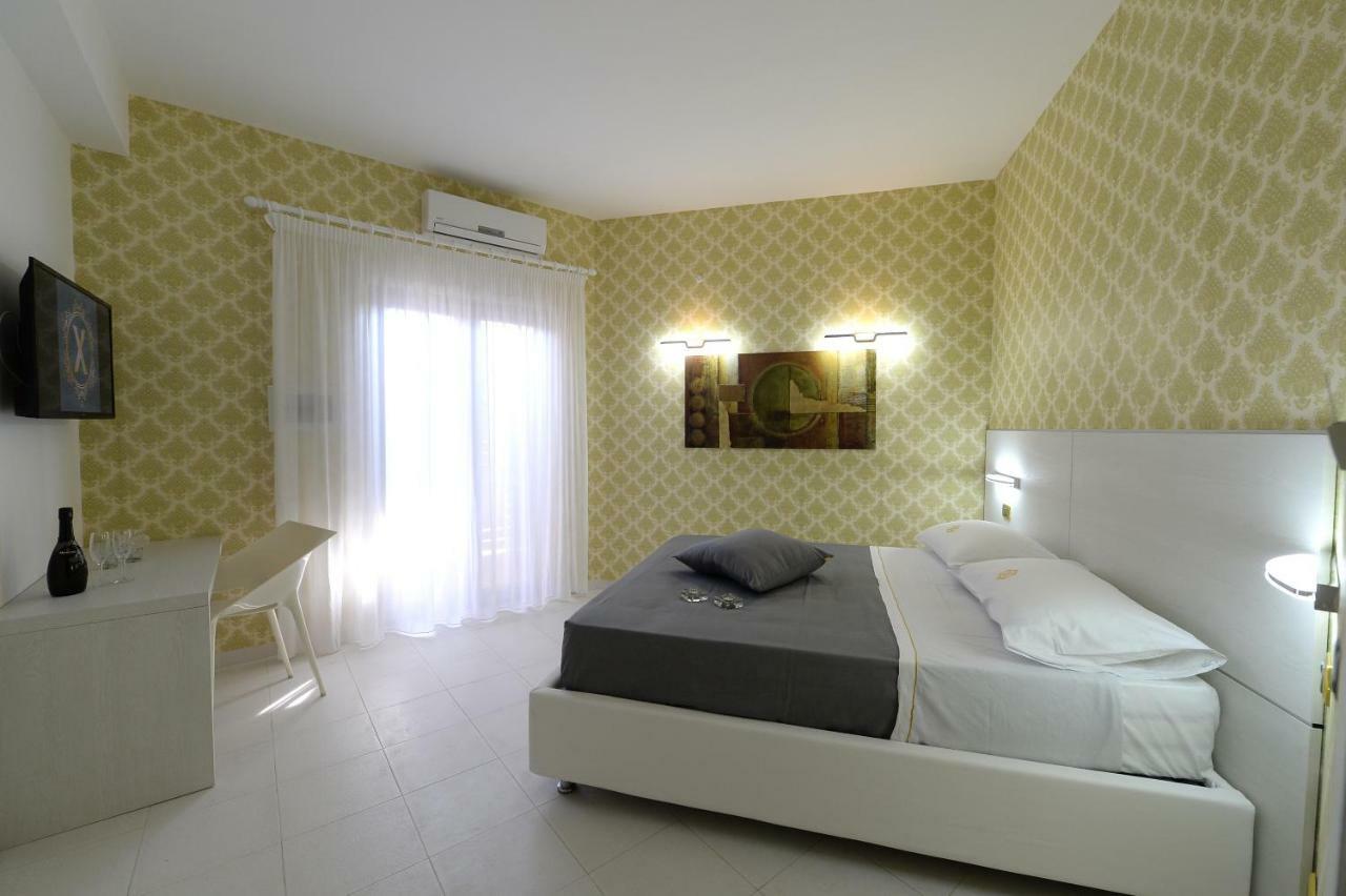 X Hotel Saviano Esterno foto