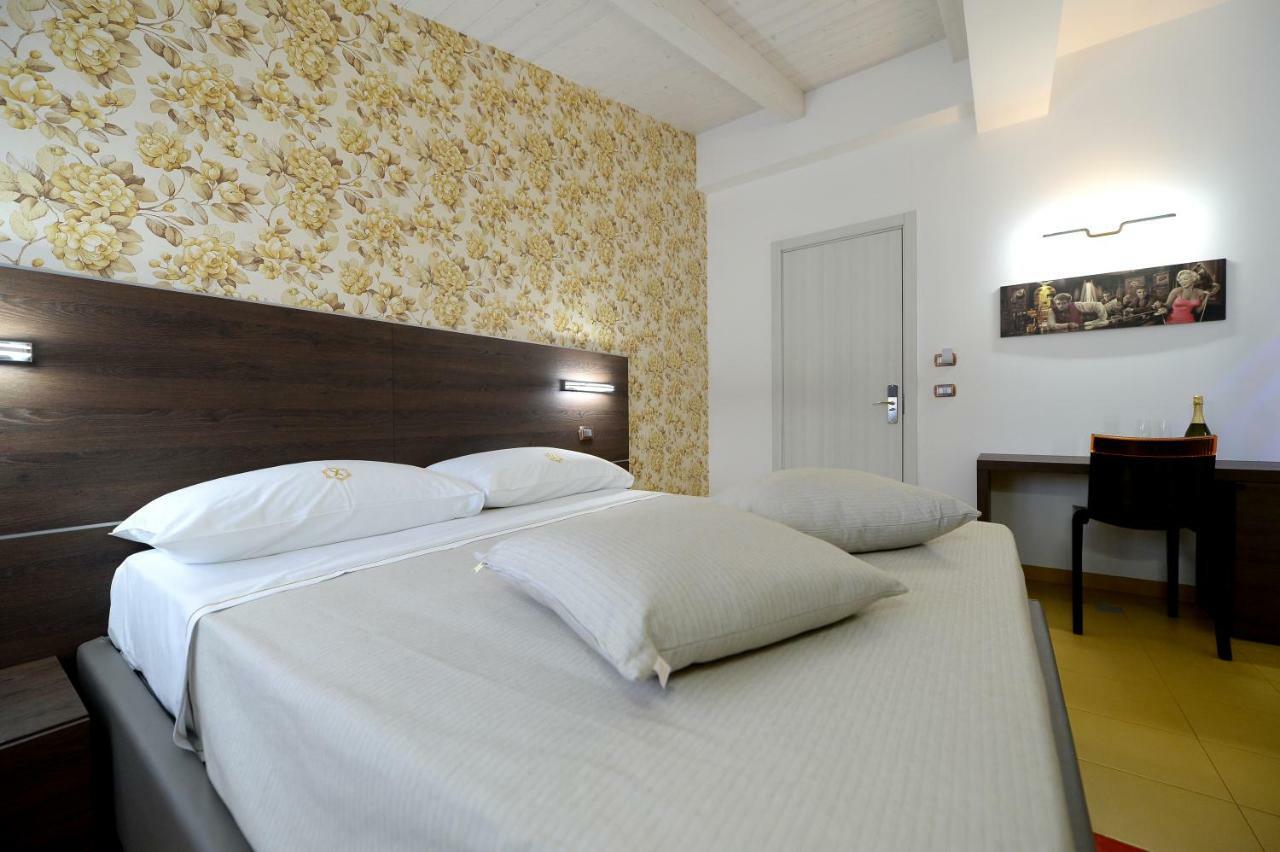 X Hotel Saviano Esterno foto