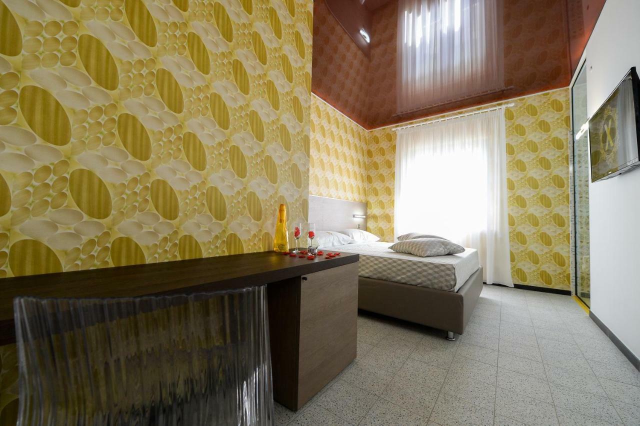 X Hotel Saviano Esterno foto