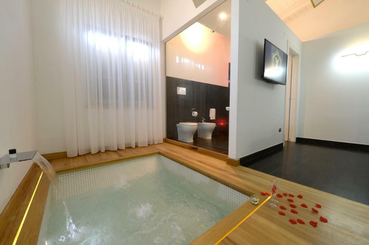 X Hotel Saviano Esterno foto