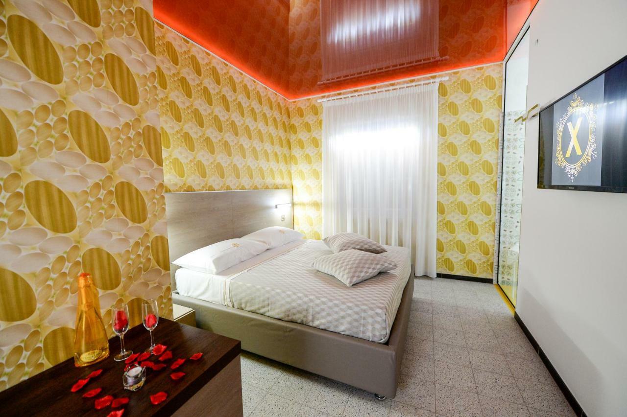 X Hotel Saviano Esterno foto