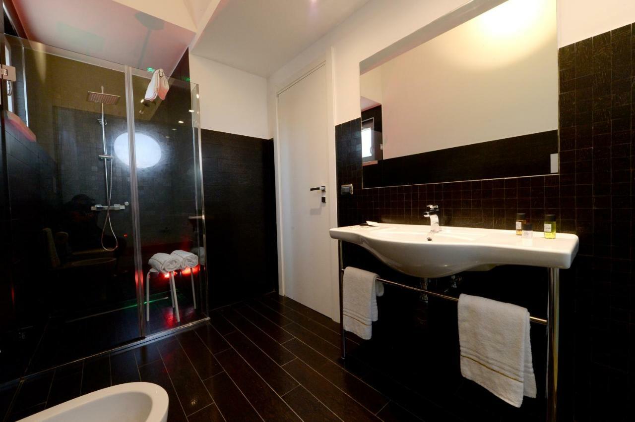 X Hotel Saviano Esterno foto