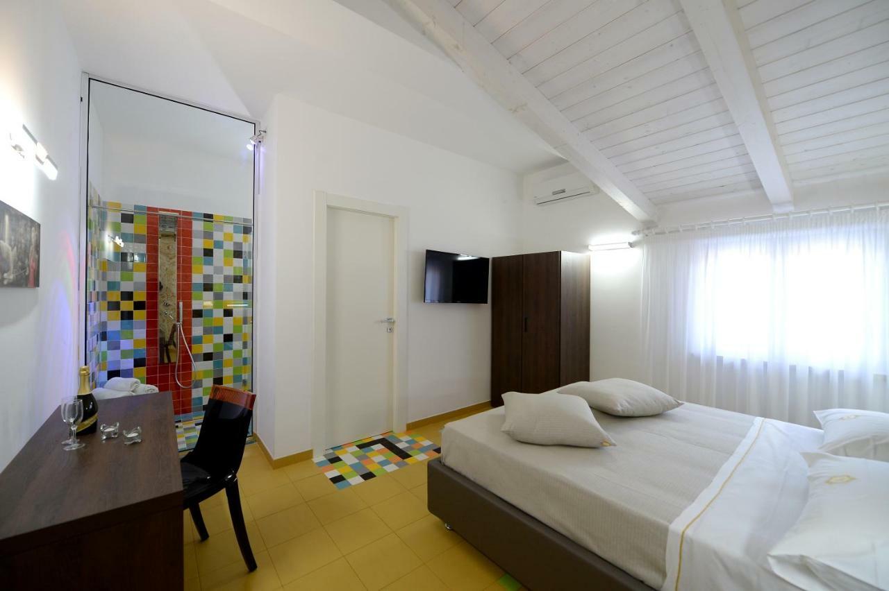X Hotel Saviano Esterno foto